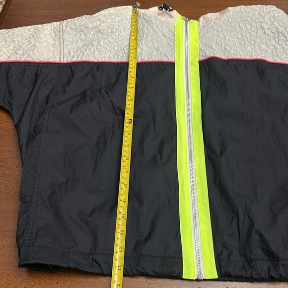 GUESS WINDBREAKER SUPER CUTE GUESS JACKET ZIPPER LIGHT WEIGHT HOODIE STYLE ZIP - Picture 13 of 15